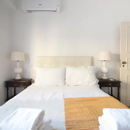 شقة Corintia! A Charming In Center!